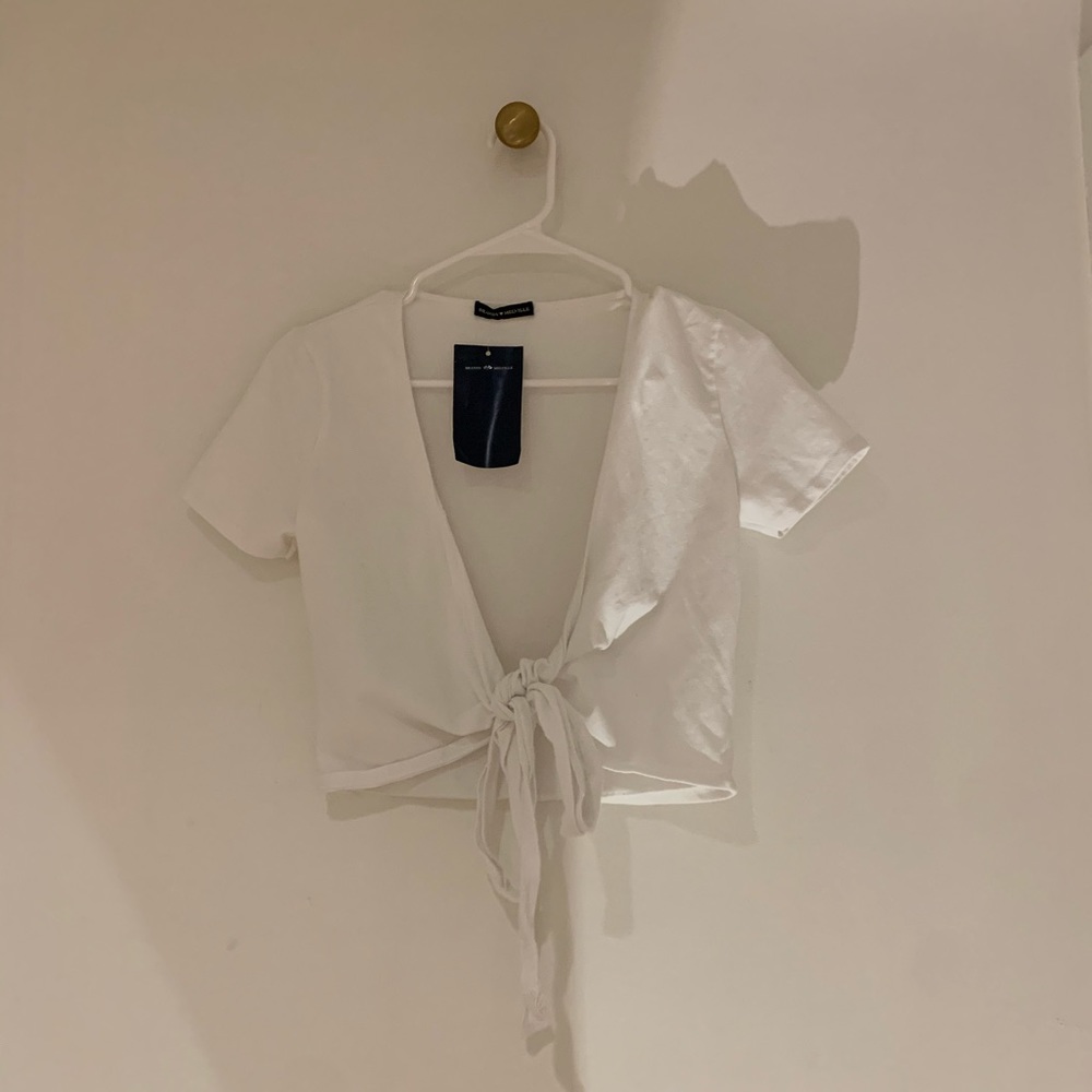 brand new brandy melville tie crop 🤍